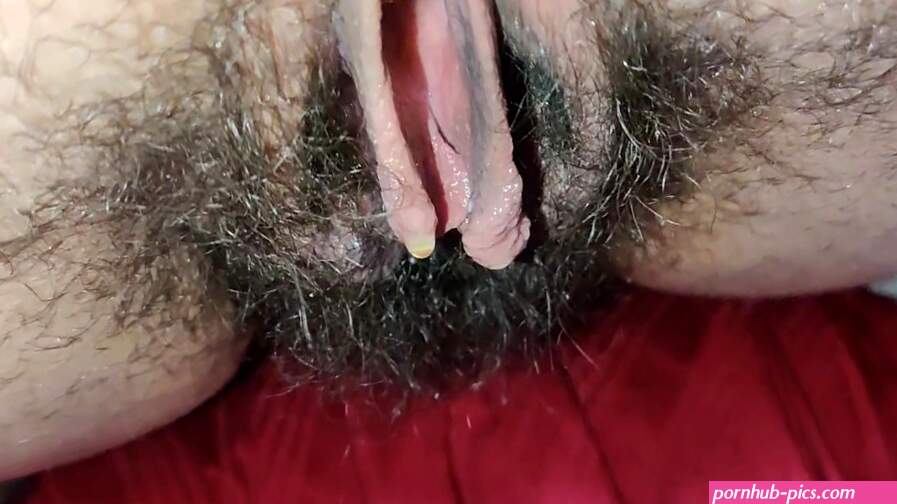 CHUBBY GIRL WITH HAIRY PUSSY HAS A POT TO PISS IN