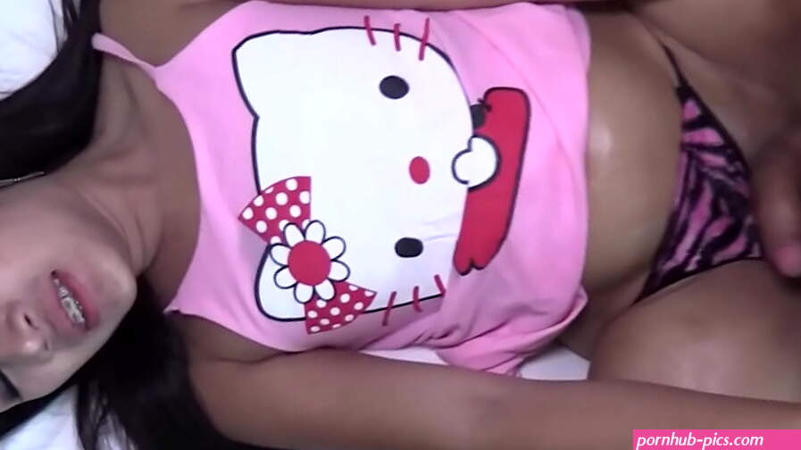 Cute teen tranny loves anal sex and to stuff things up