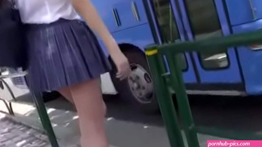 Upskirt sex group show with nasty Yuna Satsuki