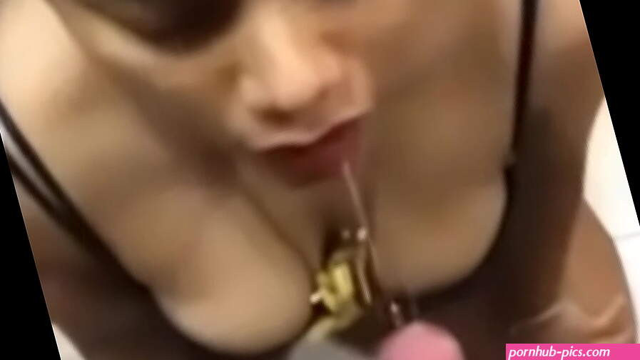 Indian hot bhabhi giving blowjob