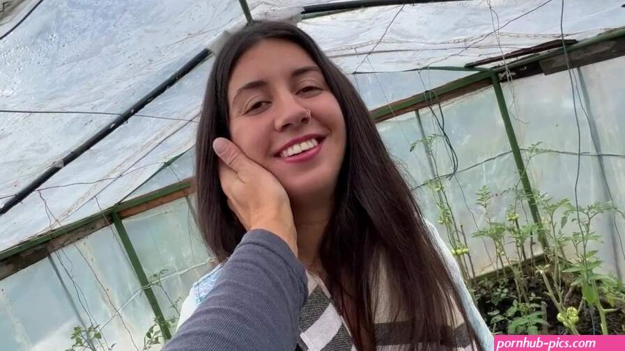 Fucked a village girl in her garden while her husband was not at home