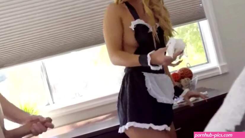 Stepsis in sexy maid uniform leaves no chance not to fuck her