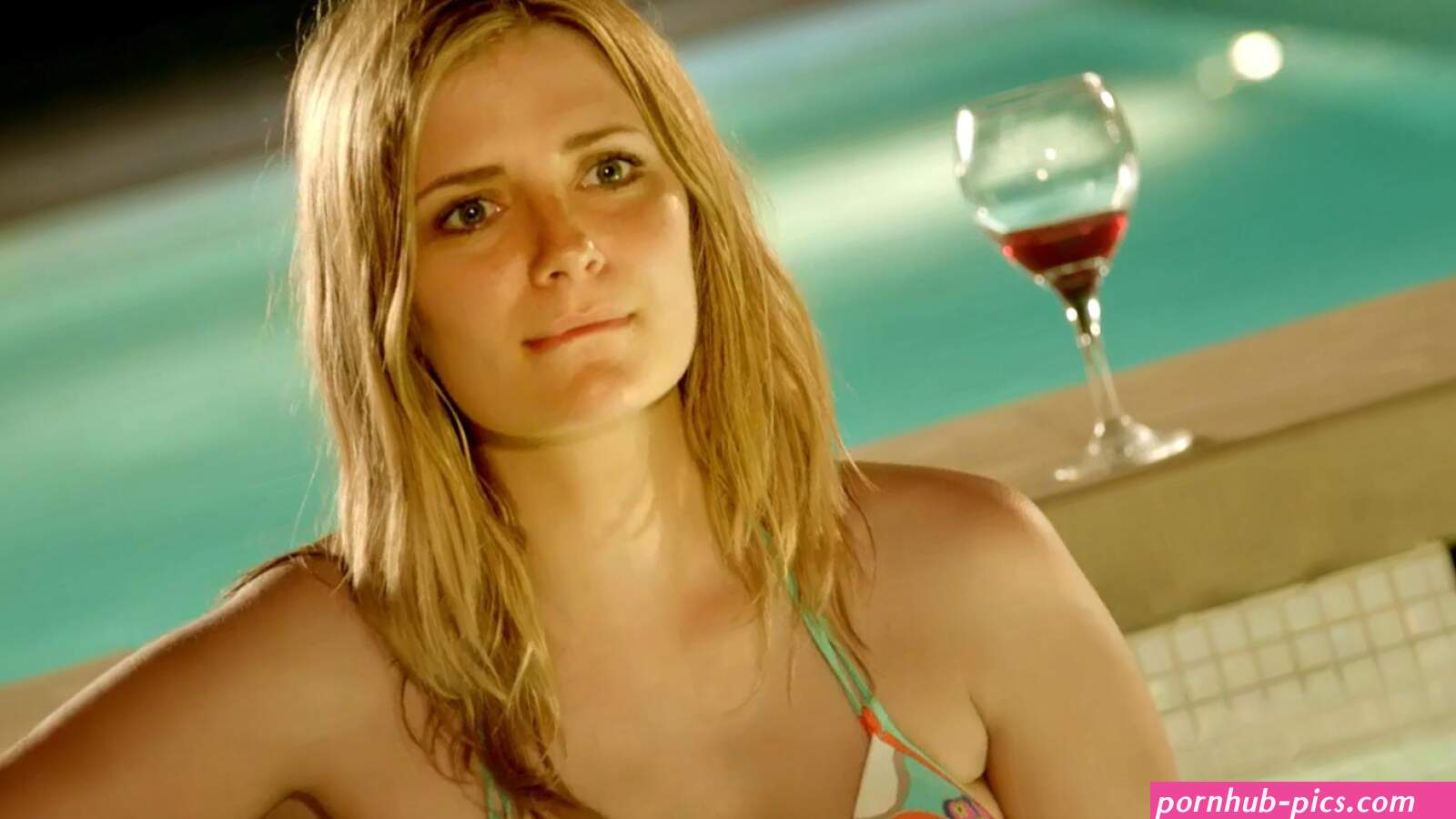 Naked Mischa Barton in American Beach House ANCENSORED