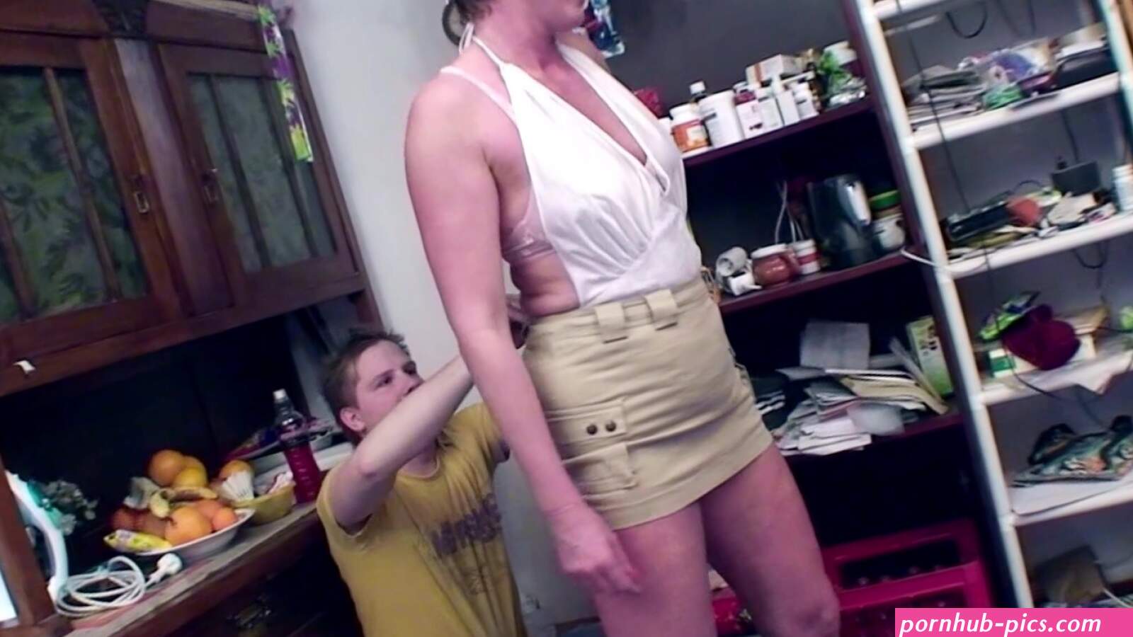 Young Guy Seduce Ugly Mature Mom to get First Anal S...