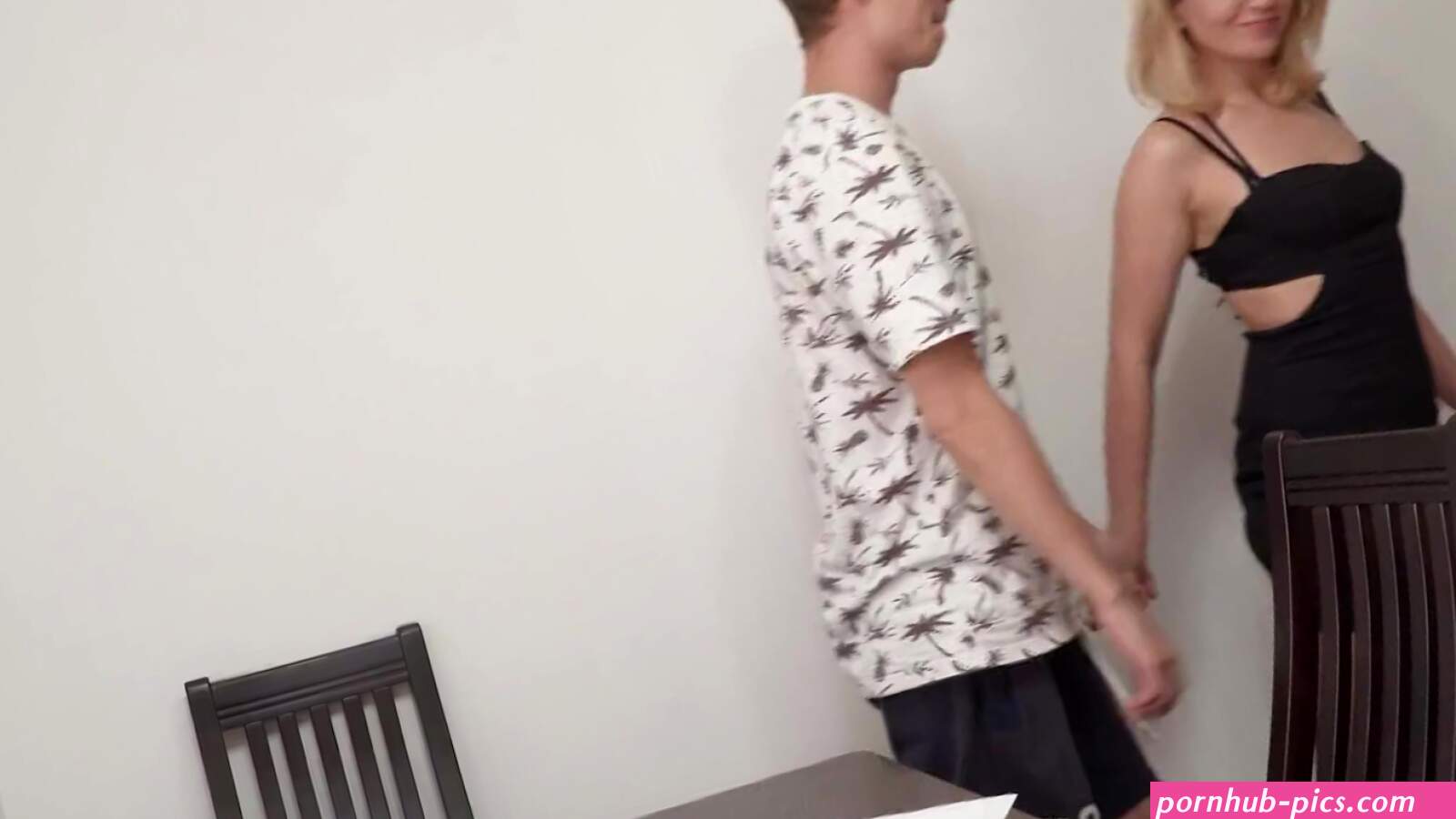 Mature mom shows a young guy anal sex instead of lessons.