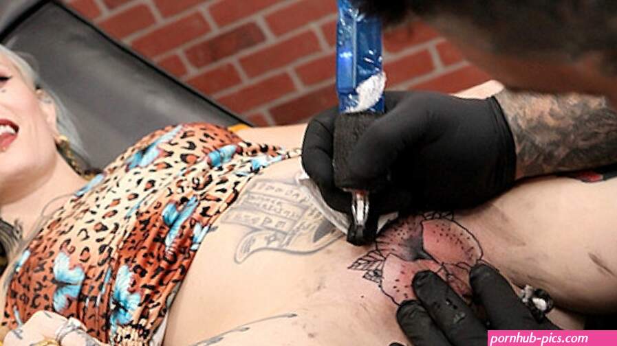 River Dawn Ink sucks cock after her new pussy tattoo