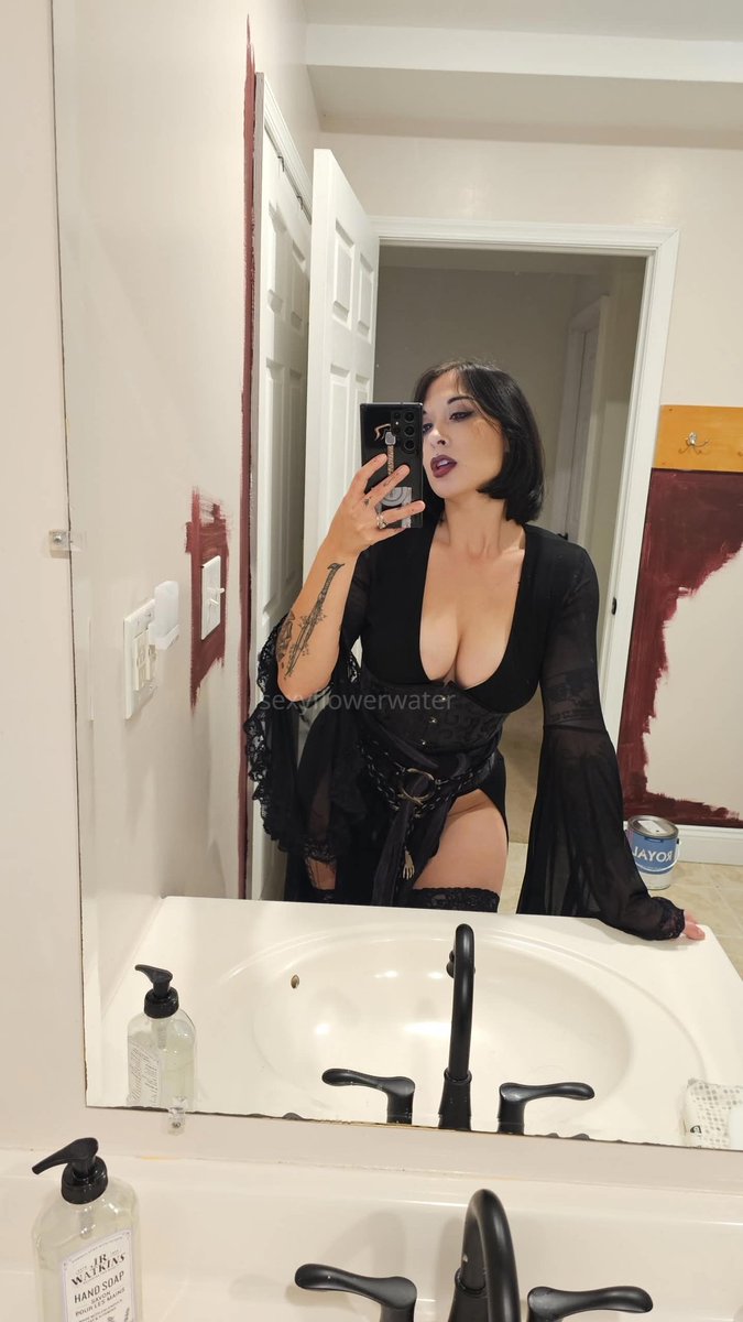 Aurora sexyflowerwater Posts X