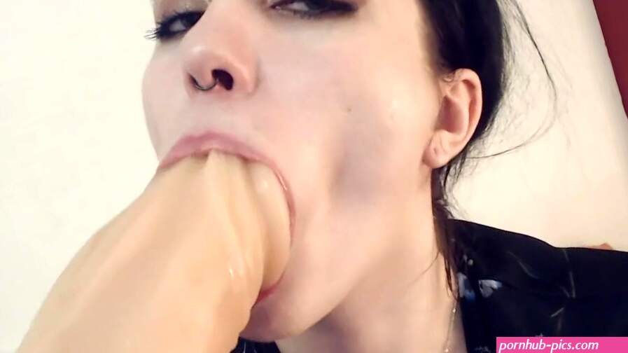 Blowjob for a HUGE dildo