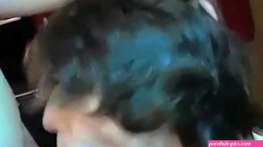 Athletic gay jock fools around before BJ