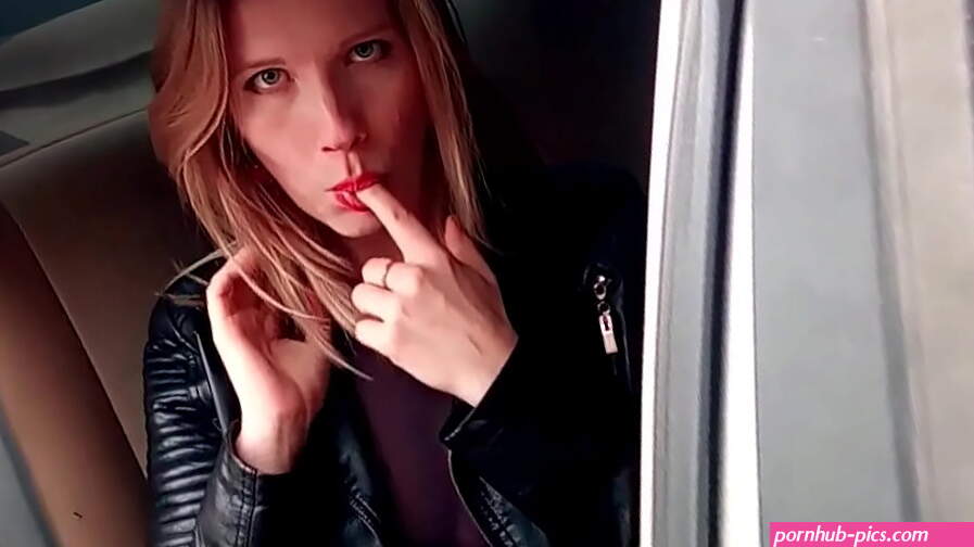 Horny Slut Public Fingering Wet Pussy till Incredible Orgasm in Car