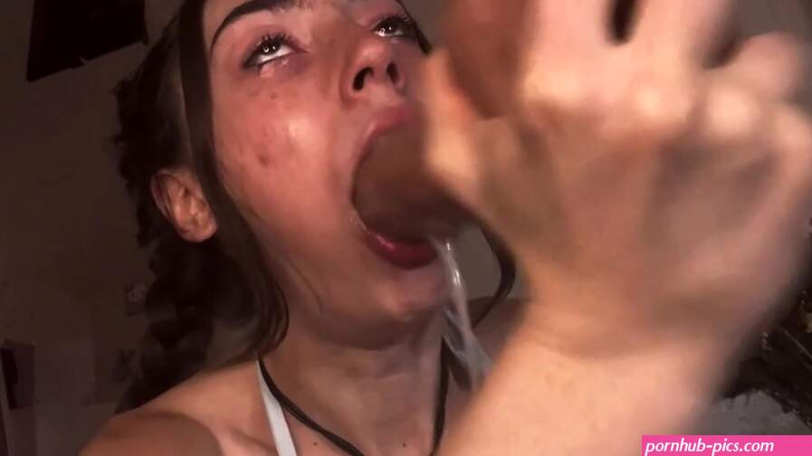 Tiana Blow OnlyFans SOLO 15min pijpbeurt deepthroat en speelt met sperma