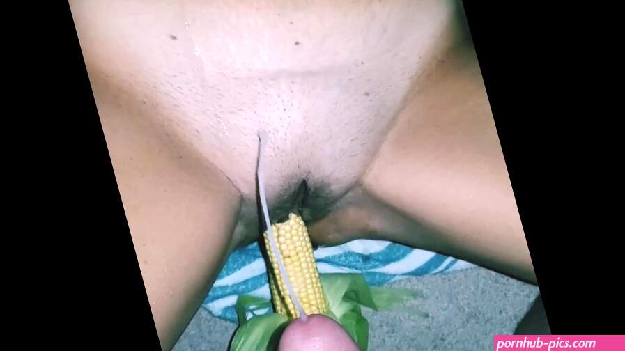 He Cumshots me with a Corn Cob in my tight Pussy