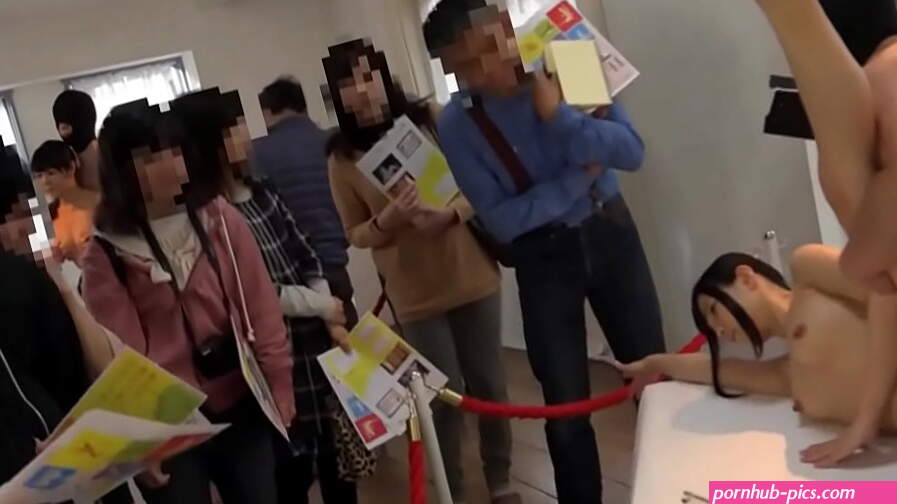 Fucking Japanese Teens At The Art Show