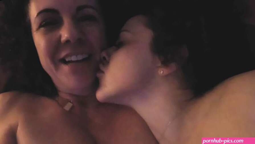 Free Mom Threesome Porn Videos