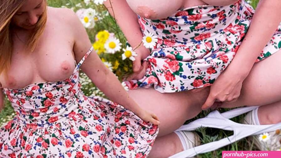 Blonde Horny in Nature and Fingering in the Field