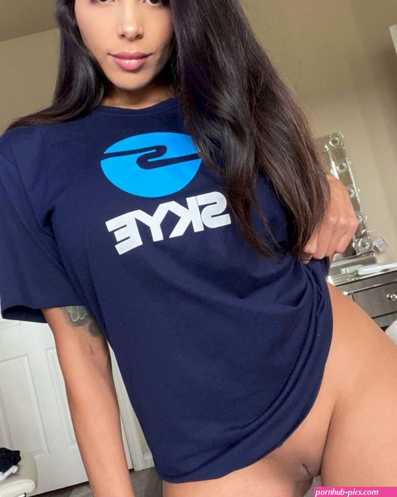 Skyler Lo nude