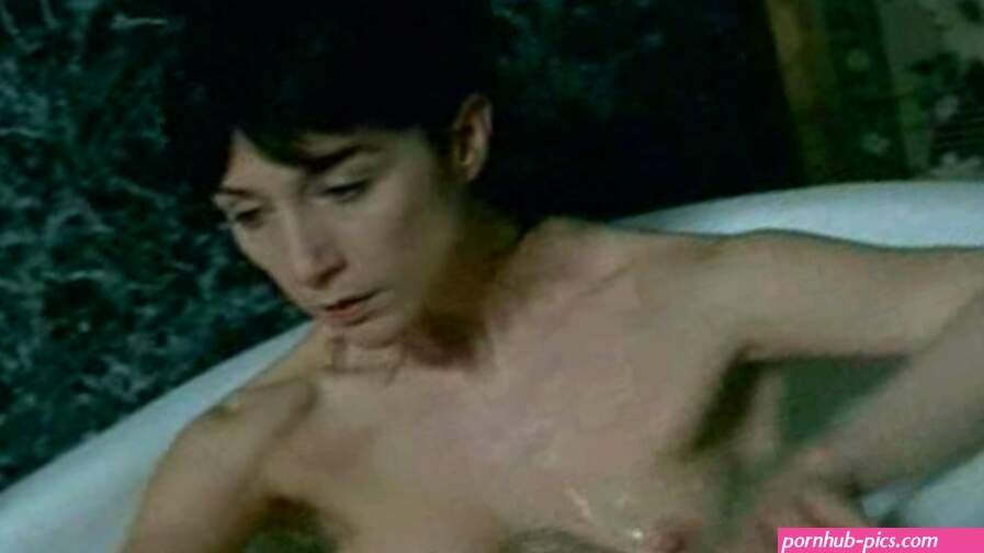 Naked Elsa Zylberstein in Petits meurtres en famille ANCENSORED