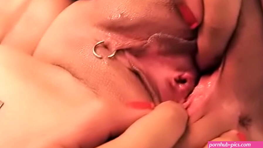 Extreme Pussy Penetration! Stretched Peehole Pussy! Cameltoe.