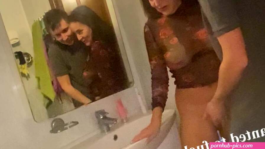 Quickly Fucked friends wife in the bathroom while she was getting ready for work