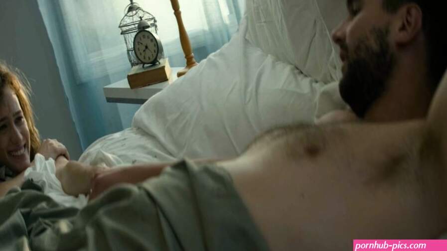 Mackenzie Davis Topless Lingerie in Izzy Gets the Fuck Across Town