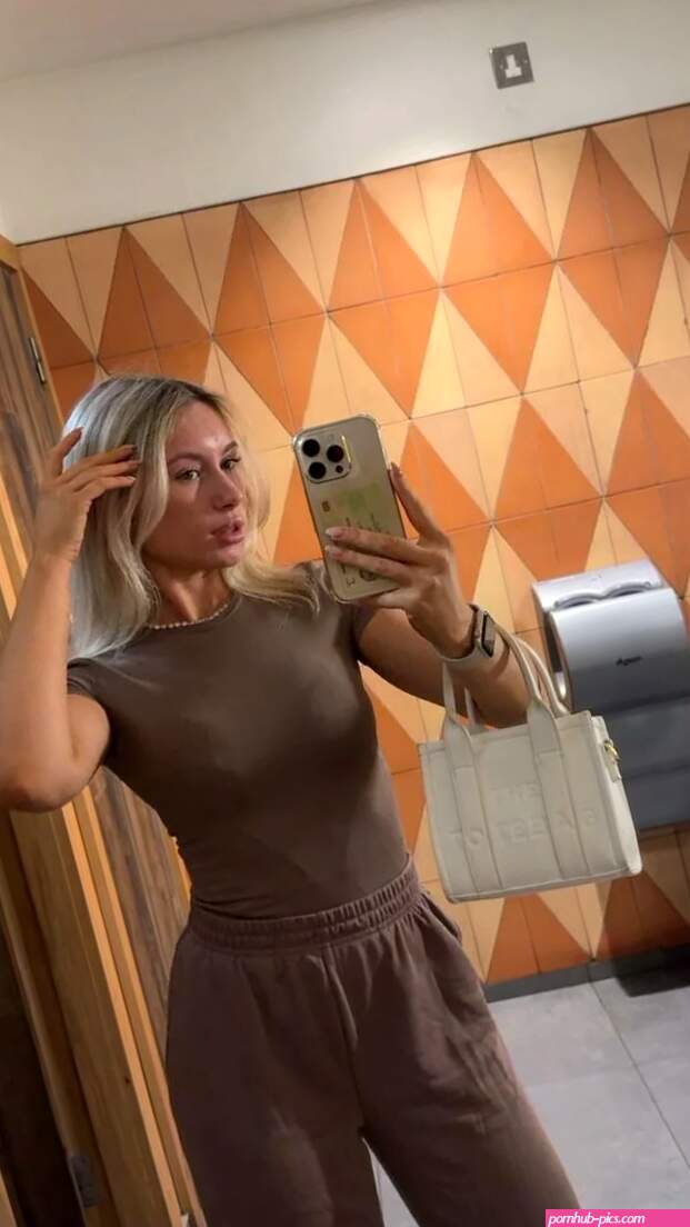 SexySaraxxoo Cam Model Profile