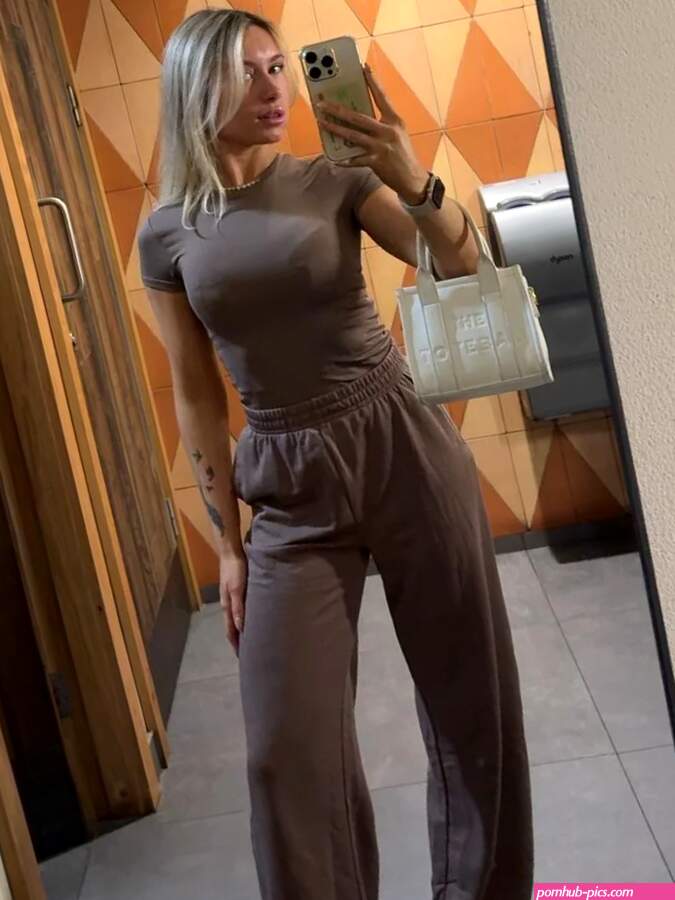 SexySaraxxoo Cam Model Profile