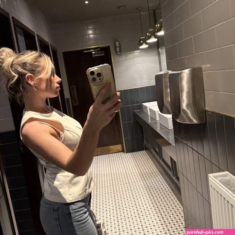 SexySaraxxoo Cam Model: Gratis Live Sex Show Chat