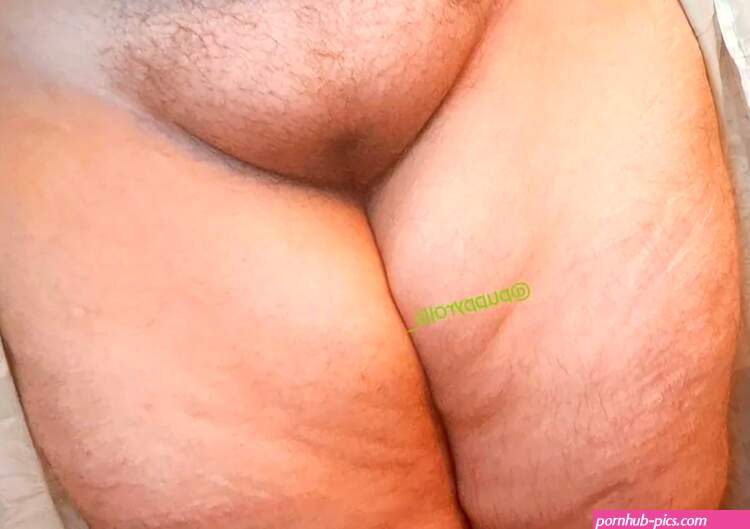Dont you just love the view of a fat pussy and thick thighs: 1 Nude Pics