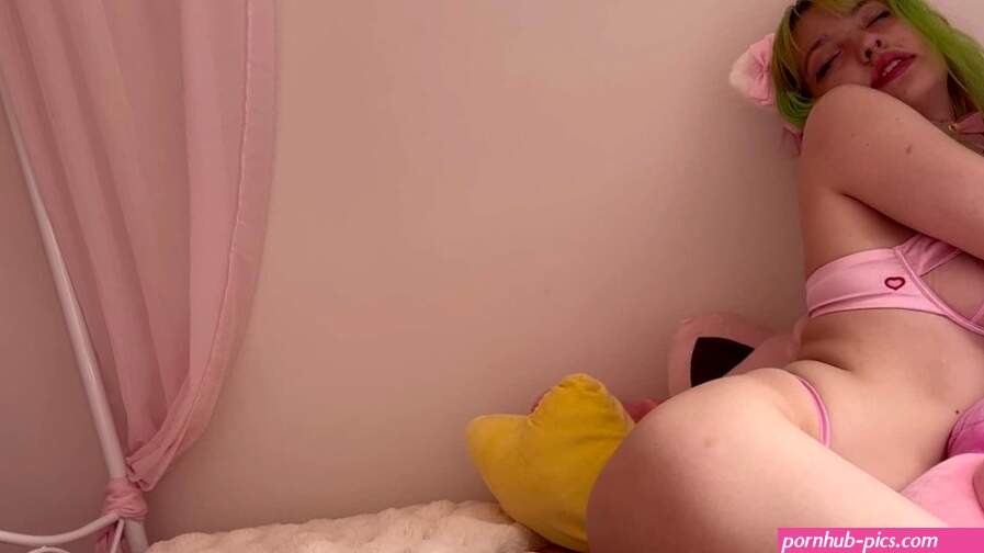 Shy kitten fingers and plays with her pussy so desperate to cum