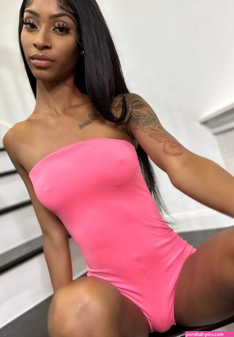 Slim Ebony phat pussy