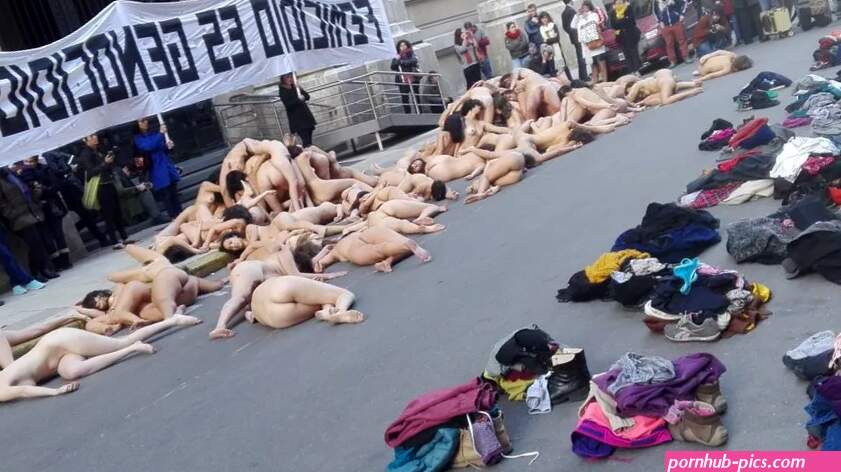 Naked All-Female Flash Mob in Argentina Protests Sexism