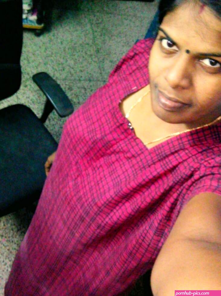 Tamil Village Aunty self nude pics