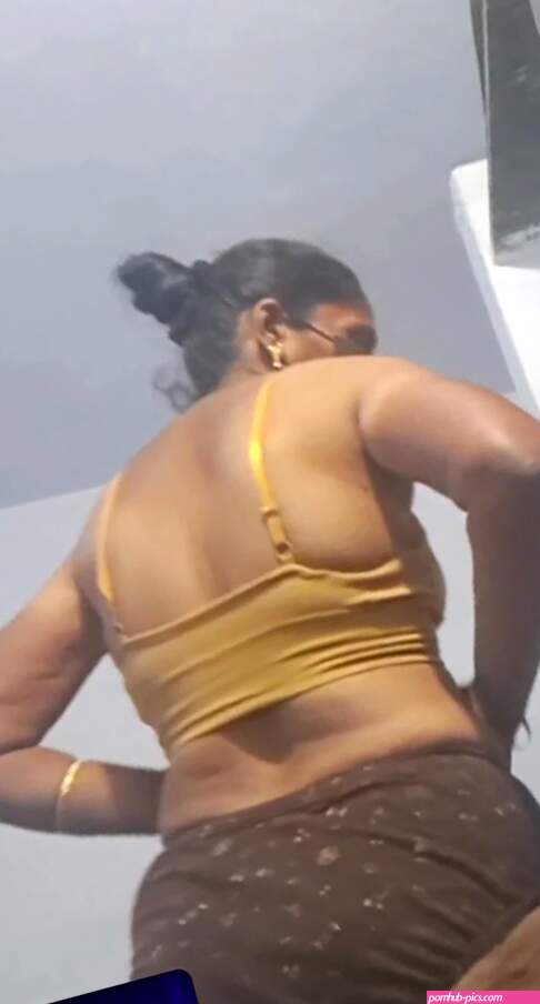 Tamil aunty nude show for Porn Videos