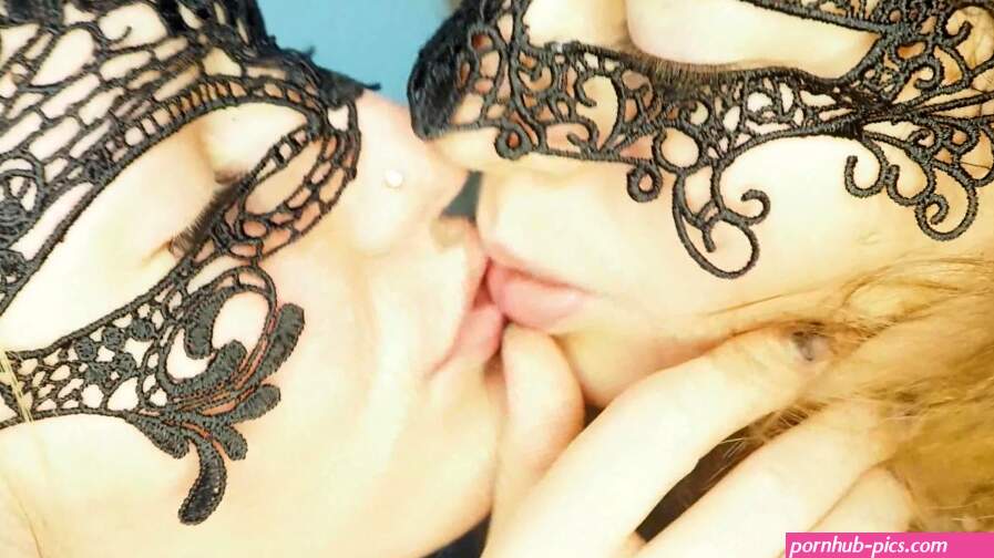 4k Lesbian kissing with cum shering