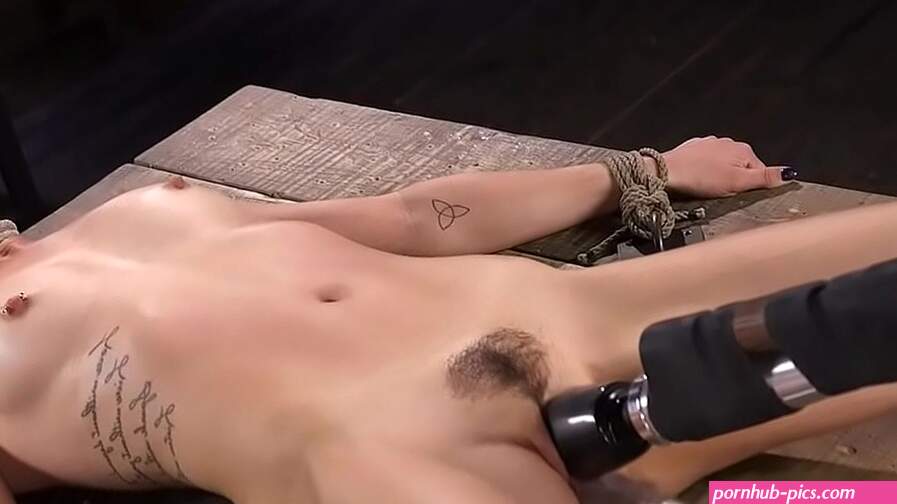 Stunning babe gets orgasm on machine