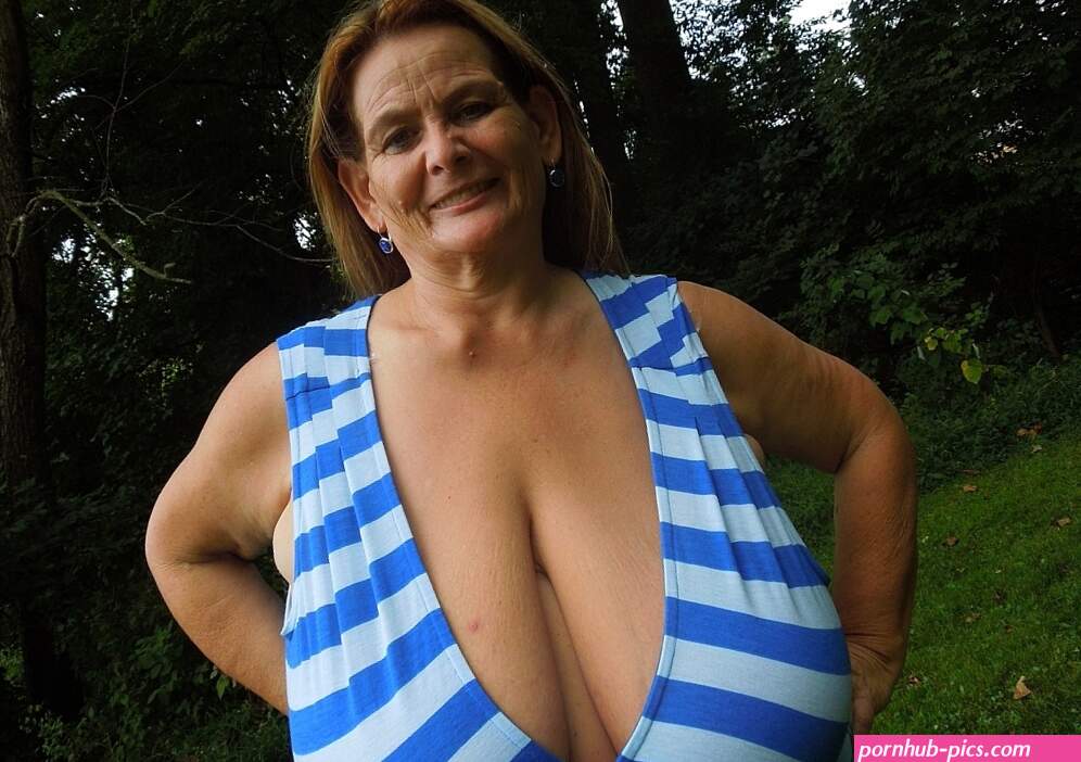 Sarah Giant Breasts at the Park