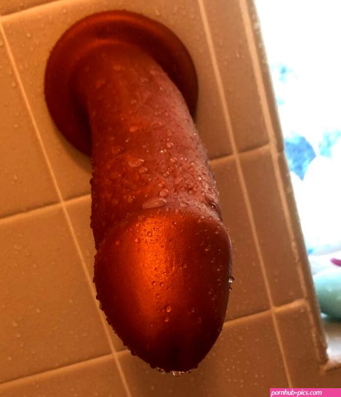 Best Suction Cup Dildos: Body-Safe Silicone Phallophile Reviews