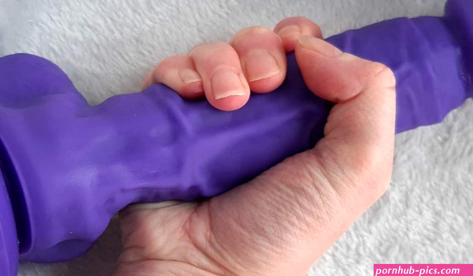 The 5 Best Shower Dildos Actually Tested