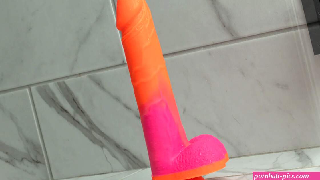 How to Use a Suction Cup Dildo