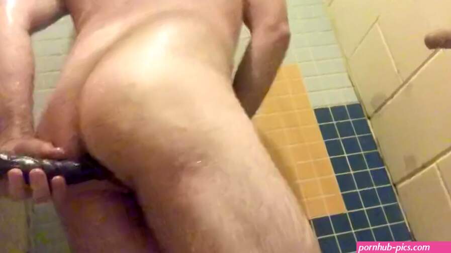 Ass To Mouth Eiffel Tower Action In The Shower With Suction Cup Dildos On The Wall