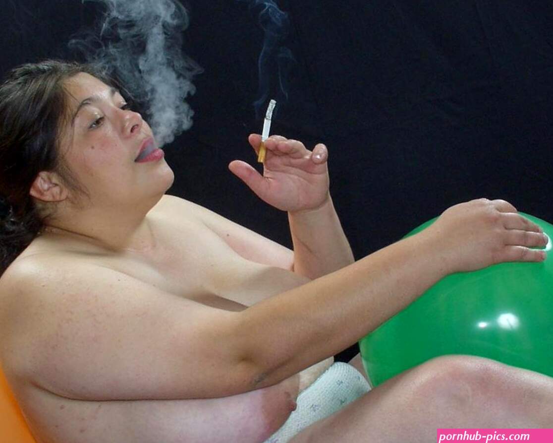 Pretty BBW chick naked and smoking while sitting on balloons