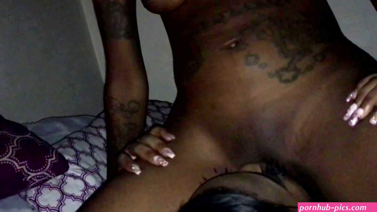 Tattoed ebony lesbian rides to hard orgasm