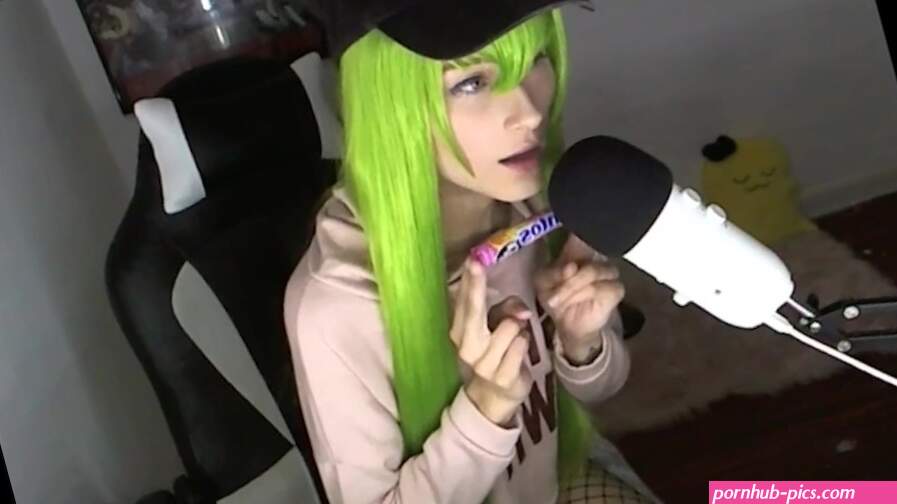 Eerste cosplay ASMR: CC eet Candy! Anime