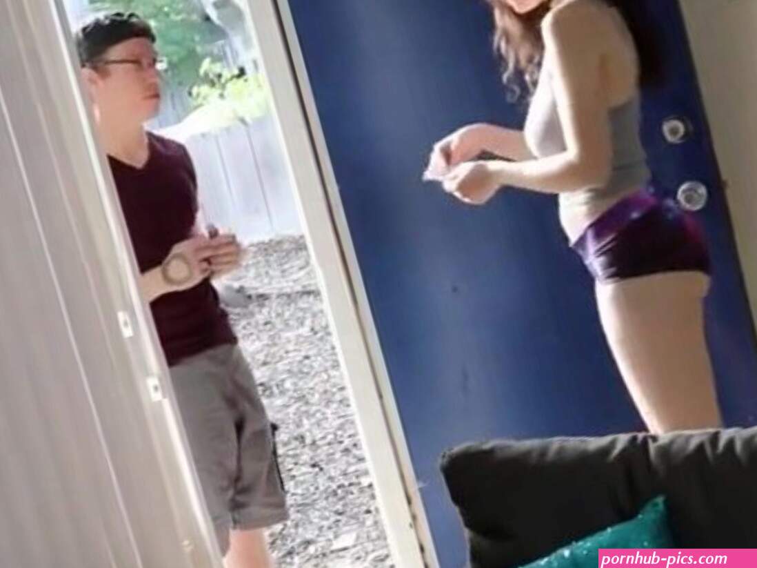 Mandy Armani Gets A Creampie From A Pizza Delivery Guy