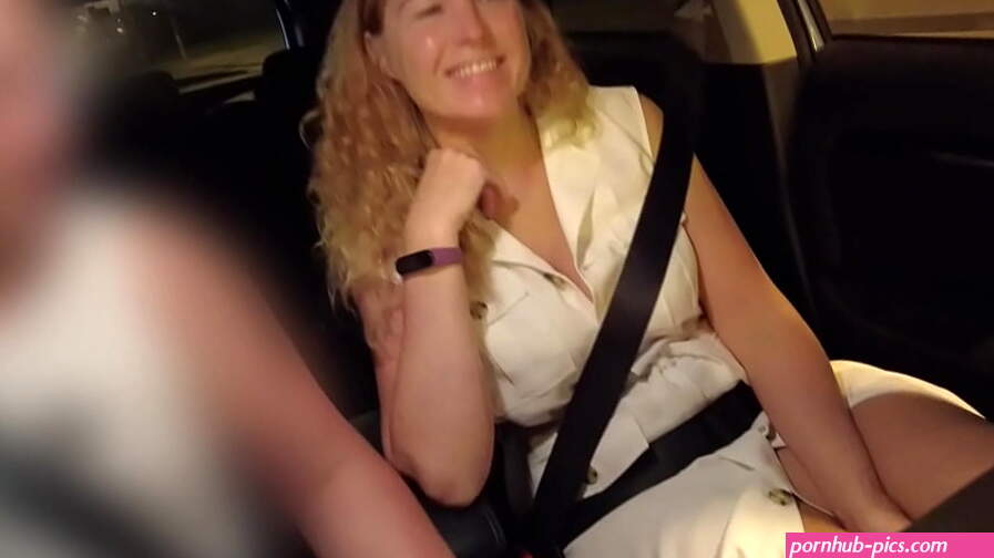 Friends mom gives me a bj in car