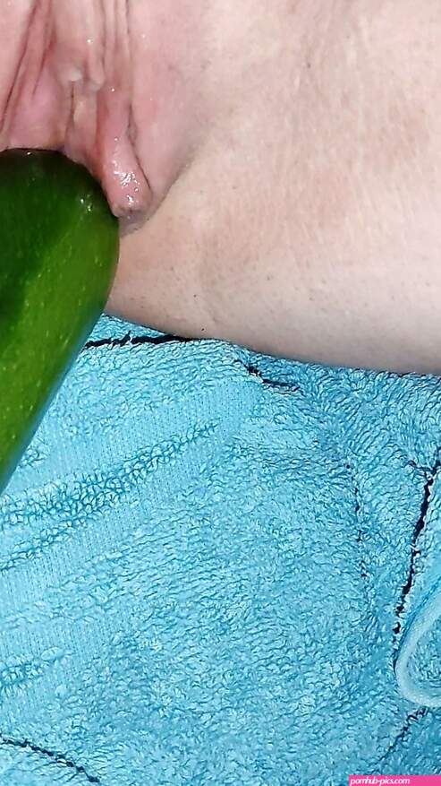 Penetration Wet Pussy by Big Cucumber by Wild Life PA: Polish Food Female Masturbation Homemade Giant Porn