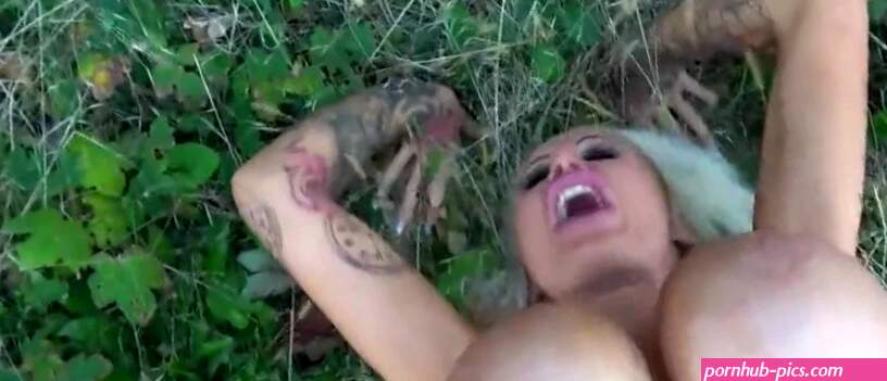 Blonde with huge tits takes money for outdoor fuck