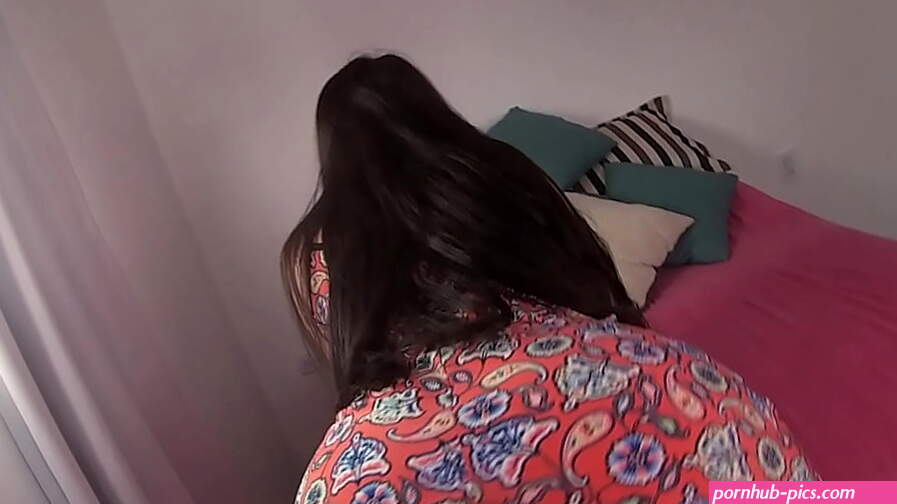 A sexy big ass college roommate visits me with her short dress and ends up naked!!