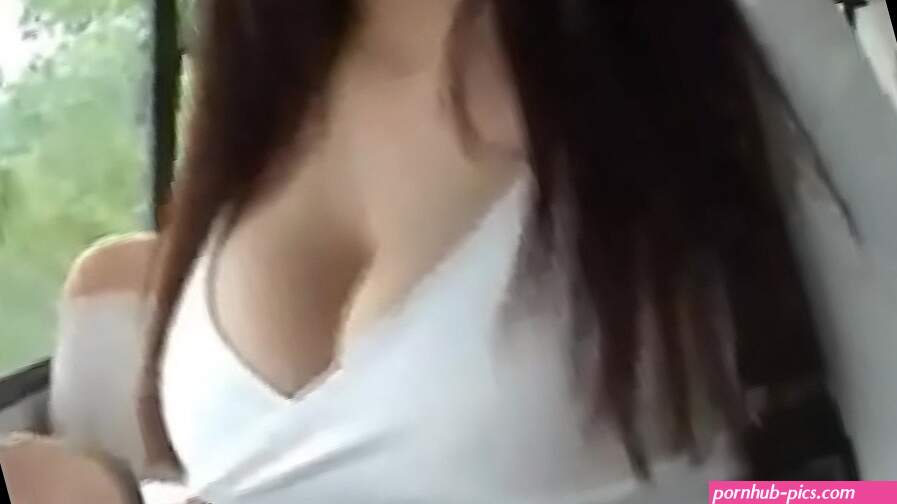 Big Boobs teen Groped on the Bus !
