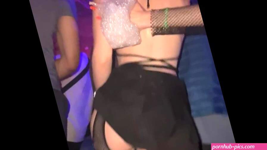 Pick Up took off a slut in a Night Club and then fucked at home